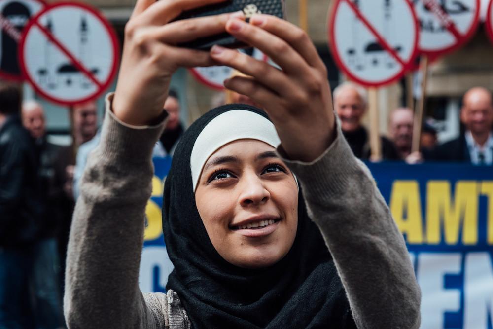 selfie islamophobie belgique femme voilée 6